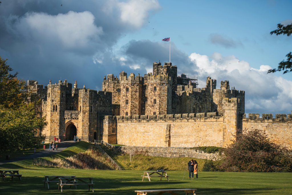 Shows an example of what one might see on a day trip from Newcastle to Alnwick to see the historic castle